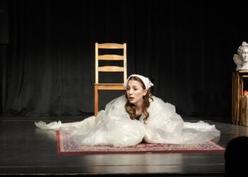 “Var Olmayan Ayşe’nin Muhteşem Maceraları”