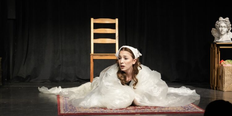 “Var Olmayan Ayşe’nin Muhteşem Maceraları”