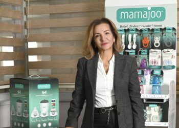 Türkiye’de bir ilk olan “gece parlayan biberon” annelerin hayatını kolaylaştırıyor…