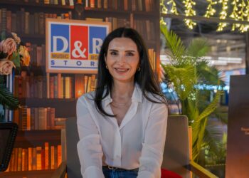 Başak Sayan, yeni kitabının lansmanında bir sonrakinin de müjdesini verdi