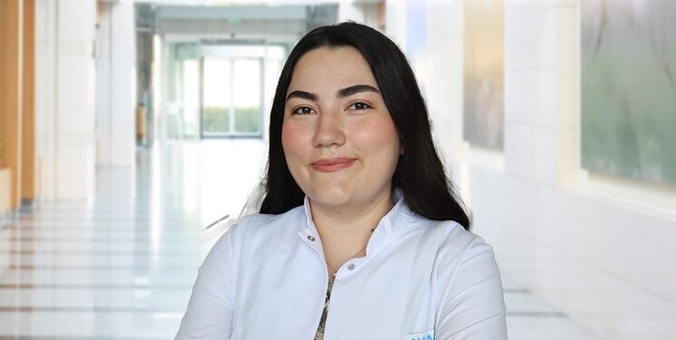 Elanur Kök: Bayramda yapışkan şekerlere dikkat