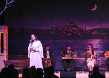 İstanbul’un şarkıları AKM’de hayat buldu: “İstanbul Şarkıcısı”na yoğun ilgi