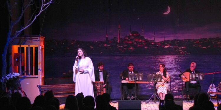 İstanbul’un şarkıları AKM’de hayat buldu: “İstanbul Şarkıcısı”na yoğun ilgi
