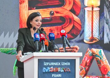 İZFURNEX 2026 İzmir Mobilya Fuarı kapılarını açtı