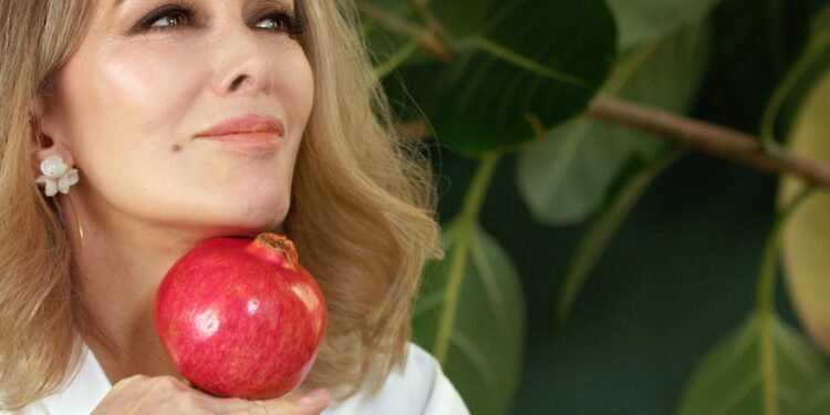 Club Marvy’nin Ruhuna Yolculuk: Video Serisi Zerrin Tekindor ile başladı