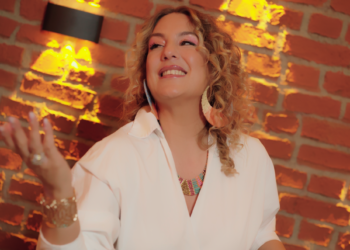 Zeynep Avcı’dan “Şarkım Kadınlara Hediyemdir”