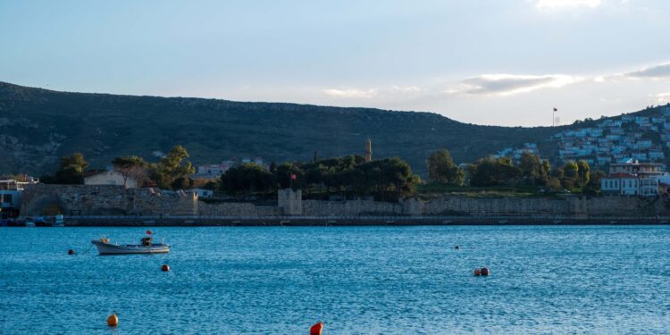 Foça’da Festival Heyecanı: Başkan Saniye Bora Fıçı’dan Yerel balık vurgusu