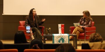 Oyuncu Zeynep Özyağcılar ile 8 Mart’a özel söyleşi!