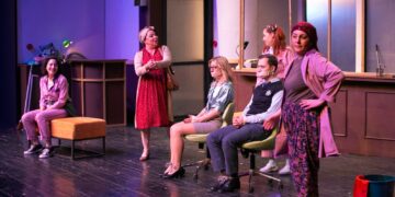 İzmir Şehir Tiyatroları, Dünya Tiyatro Günü’nü iki sahnesinde ücretsiz oyunlarla kutladı