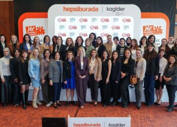 Yapay zekâyla büyüyen   girişimci kadınlar   siparişlerini yüzde 70 artırdı