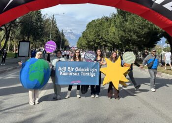 Gençler Runtalya’da kömürden adil çıkış talebiyle koştu