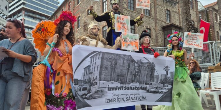 İzmirli sanatçılardan ve Kent Konseyi’nden Meslek Fabrikası için destek