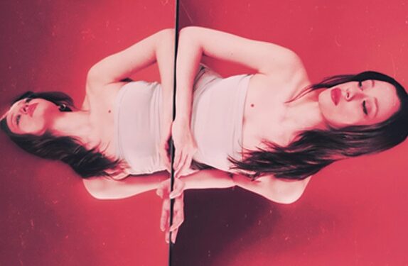 Elif Onay’dan yeni tekli “Koş Gecenin Peşinden”