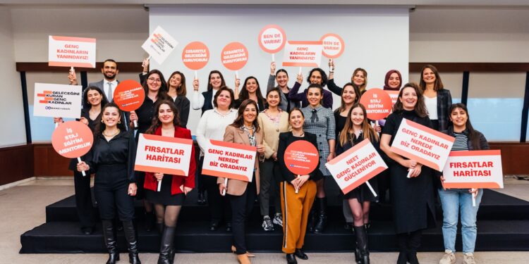 Geleceğini kuran genç kadınlar mentorluk desteğiyle güçlenmeye devam ediyor