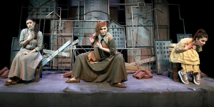 Üç kuşağın hikayesi “Sen İstanbul’dan Daha Güzelsin” Manisa’ya konuk oluyor