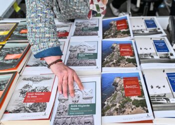 İzmir baharı kitapla karşılıyor