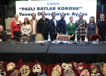 Muhsin Ertuğrul Okumaları “Paslı Raylar” Korosu oyununa yoğun ilgi