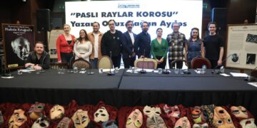 Muhsin Ertuğrul Okumaları “Paslı Raylar” Korosu oyununa yoğun ilgi
