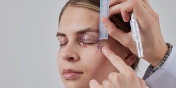 Habibe Topuz: Sarkan göz kapakları, estetik bir ihtiyaç mı, yoksa ciddi bir görme sorunu mu?