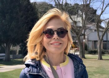 Aydan Baktır: Kırılan dünyada ayakta kalmak