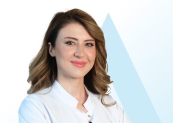 Ayşenur Şam Sarı: Yüz masajı, buz banyosu, kafeinli kremler… Hangisi gerçekten işe yarıyor?
