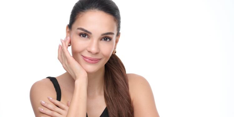 Oyuncu Ebru Şahin, Make-A-Wish Türkiye’nin gönüllü elçisi oldu