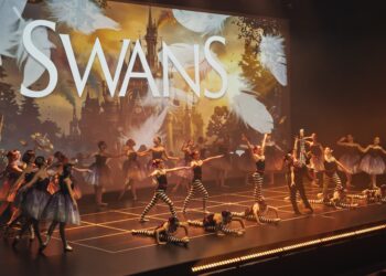 “SWANS – Kuğu Gölü” Prömiyerini yaptı