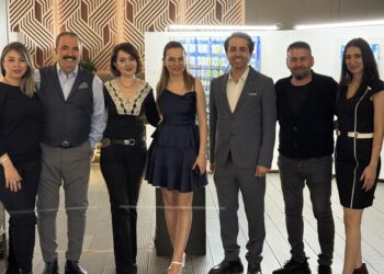 Reyhan Uludağ sergisi ünlü isimleri ağırladı