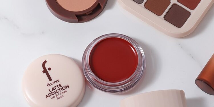 Makyajda Dudakları Öne Çıkaran Etkili Öneriler