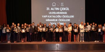 Akçansa’ya Altın Çekül’de sosyal sorumluluk ve yenilikçi ürün alanlarında çifte ödül