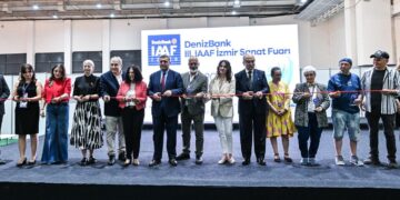 120 galeri, bin 600 sanatçı aynı çatı altında  İzmir’de sanat buluşması başladı