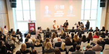 ESAS Yönetim Kurulu Başkan Vekili Emine Sabancı Kamışlı, EGİAD Dönüşüm Sahnesi’nde İzmir İş Dünyasıyla buluştu