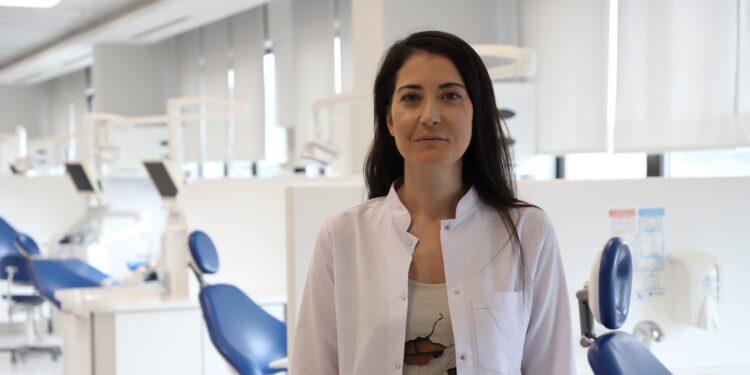Duygu Güneş: Düzelen dişler neden tekrar yer değiştirir? Cevabı pekiştirme döneminde