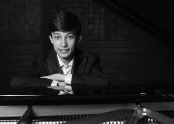 Genç Piyanist Eren Parmakerli’ye Beethoven ödülü