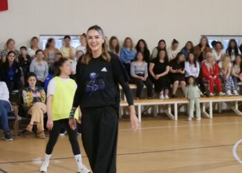 Meryem Boz, kadın hükümlü ve tutuklularla bir araya geldi