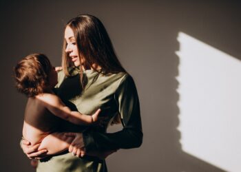Annelik kimliği partnerliği gölgede mi bırakıyor?