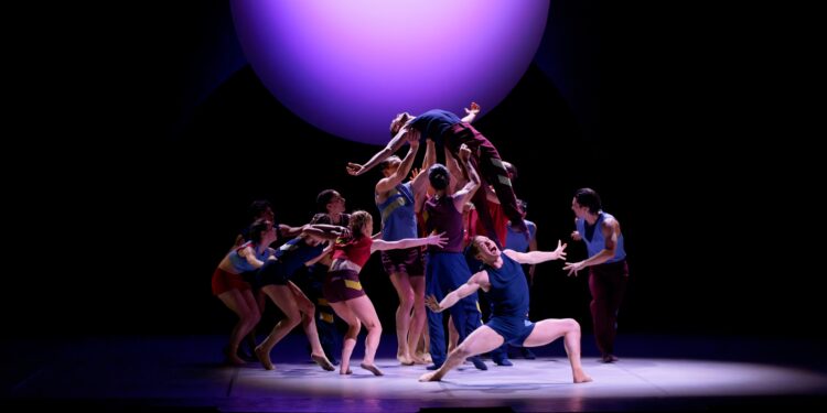 CNN/ Aterballetto: Müziğin ve dansın kusursuz uyumu