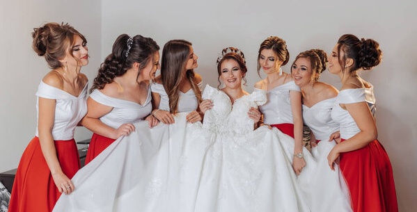 Düğün öncesi estetiğe aile boyu akın