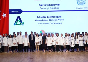Geleceğin sağlıkçıları atıkları değere dönüştürdü: Pet şişeden laboratuvar önlüğüne