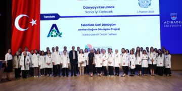 Geleceğin sağlıkçıları atıkları değere dönüştürdü: Pet şişeden laboratuvar önlüğüne