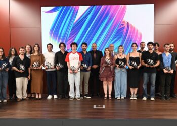Erdemir, Çeliği sanatla buluşturan genç yetenekleri ödüllendirdi
