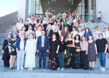 Dikili’de sanat rüzgarı: Kadının eli sanata değdi