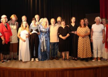 Foça’da tiyatro dolu bir gün yaşandı