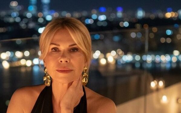 Aydan Baktır: “İstanbul hatırası, İstanbul hatırası Bir yerinde altın yaldızlı tarih ve yazı “