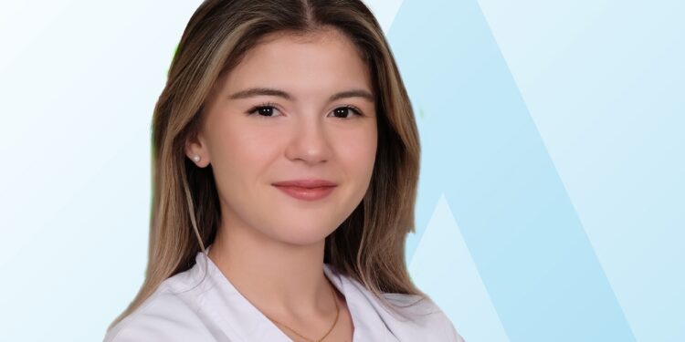 Ayşe Ece Tezcan: Ebeveynlikte sevgi ve kontrol dengesine dikkat!