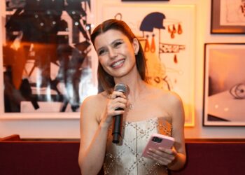 Beren’in İlk Albümü Exuberance’ın Lansmanı, Türkiye’de bir ilke imza atan özel ses deneyimiyle gerçekleşti