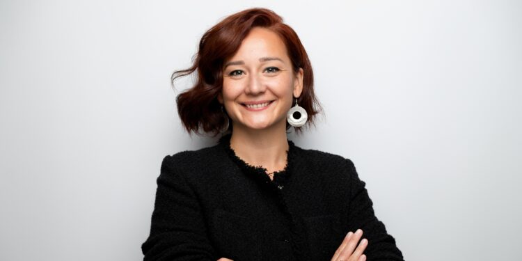 Açken Sen, Sen Değilsin