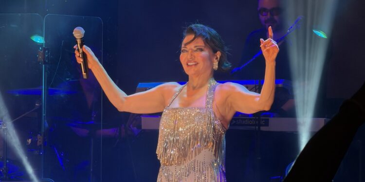 Göksel, Fişekhane’de sevenleriyle buluştu