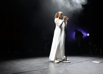 IMANY’den Harbiye’de Güçlü Mesaj: “Bir Kadın Ayağa Kalktığında Herkes İçin Ayağa Kalkar”