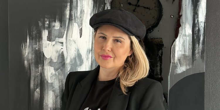Renk Erbil’in Yeni Solo Sergisi “Colours of Renk” Bodrum’da açılıyor